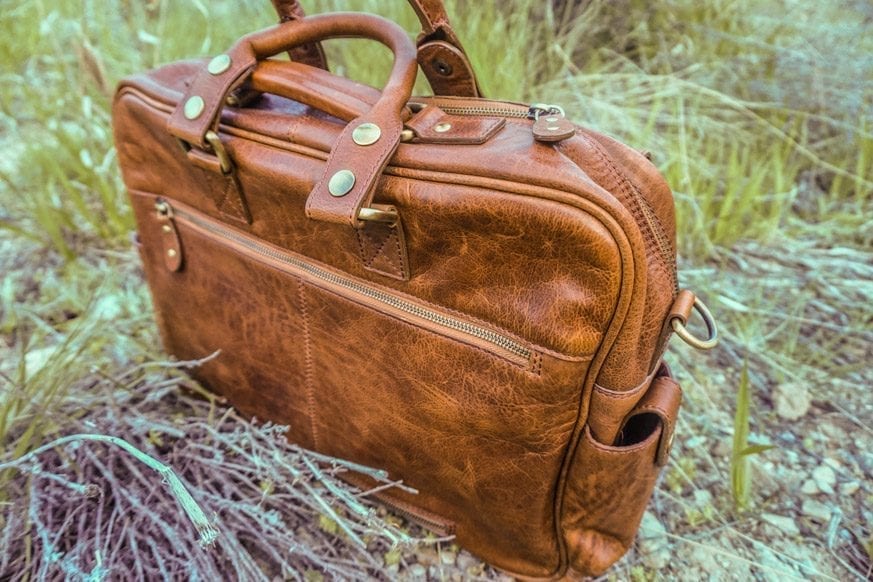 Leather vs. canvas: The ultimate material guide for your next BONAVENTURA  bag